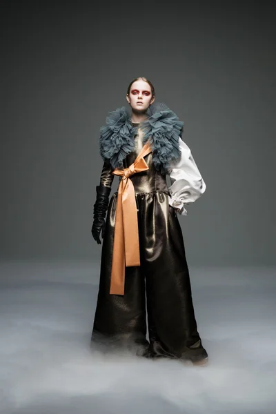 Look 18